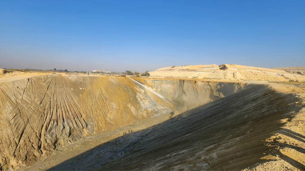 BALANCED APPROACH
The hydraulic remining part of the MTR operation serves as a practical example of how tailings retreatment can balance environmental rehabilitation with resource recovery and economic development