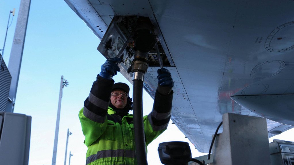 Airlines not switching quickly enough to green jet fuel, study says