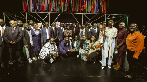 A photo of attendees at the Young Miners Symposium at the 2024 Mining Indaba with President Cyril Ramaphosa positioned in the middle
