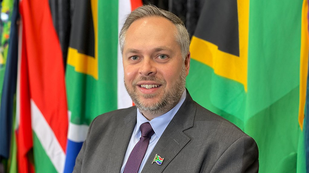 Home Affairs Minister Dr Leon Schreiber