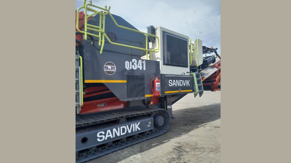 The Sandvik QJ341 mobile jaw crusher has a production capacity of 400 tonnes per hour