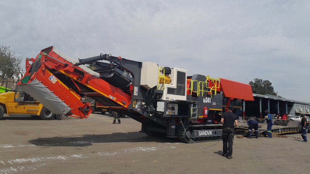 The electronic controls in the Sandvik QJ341 mobile crusher are an important advantage for contractors, when compared to mechanically controlled machines