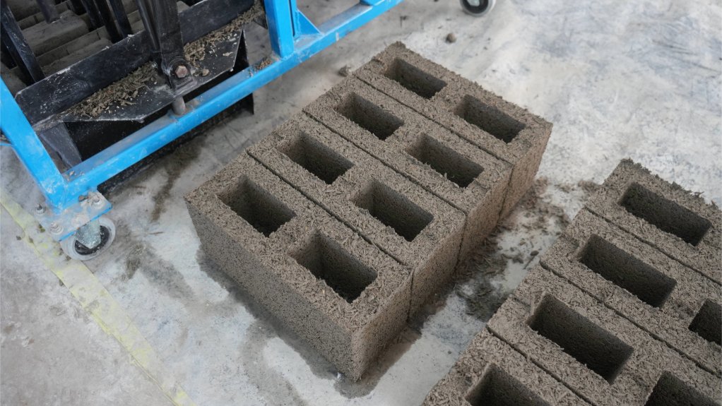 Fire-resistant bricks produced by nonCrete