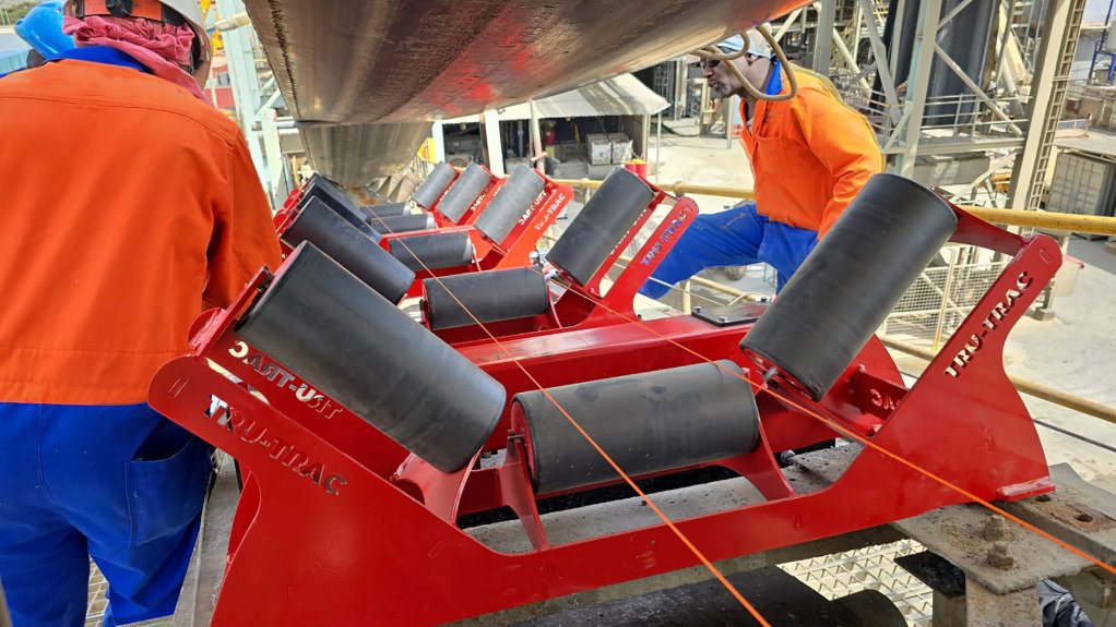 Image of Tru-Trac technicians calibrating belt scales 