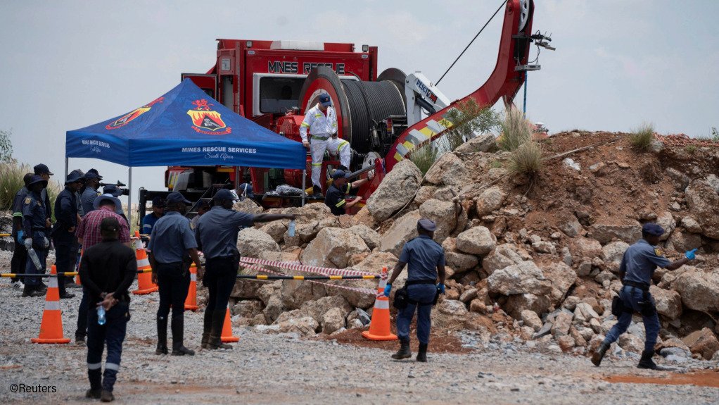 Rescuers and police at the Stilfontein mine