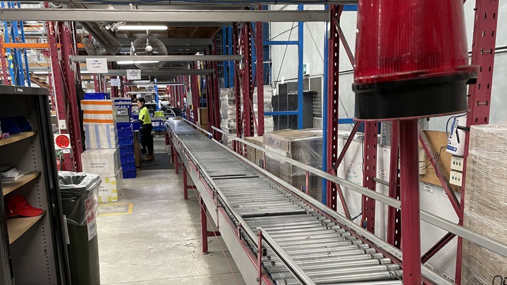 USEABLE CONVEYOR An evaluation of the conveyor lines, which comprised a total length 700 m and 28 distribution centres, revealed that the mechanics of the main conveyor belt were still useable but the control system needed to be replaced 