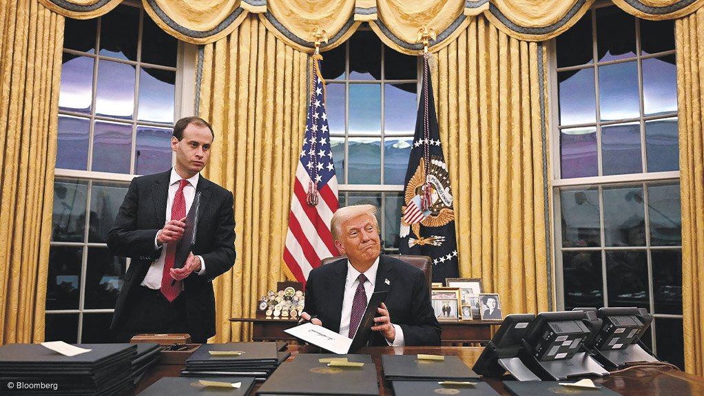 

TARIFF THREAT: President Donald Trump refrained from imposing previously threatened tariffs on China, Canada and Mexico when he signed a slew of executive orders on January 20. Nevertheless, he set February 1 as a possible date for imposing tariffs of up to 25% on Mexico and Canada and has initiated a review that could result in the imposition of tariffs on Chinese goods. Trump has also indicated that he is still considering a universal tariff on all foreign imports to the US. Photograph: Bloomberg
