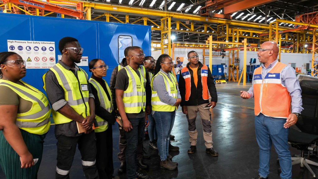 Following the days of classroom lessons, the graduates had the opportunity to tour Weir’s Alrode facility