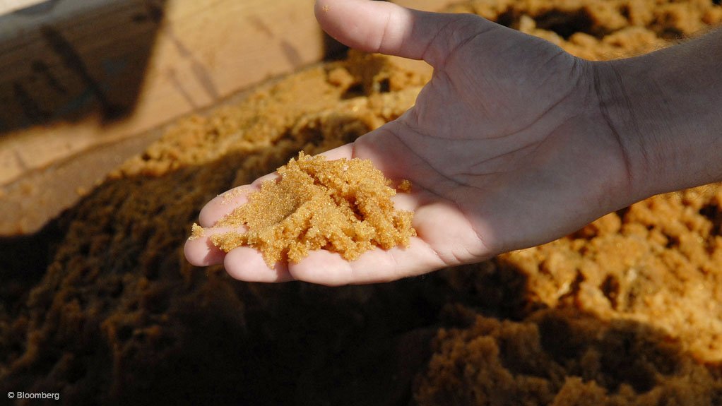 Image of uranium in hand