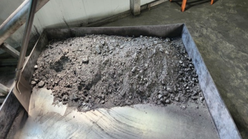 Image of graphite on a sorting table at the Orom Cross project