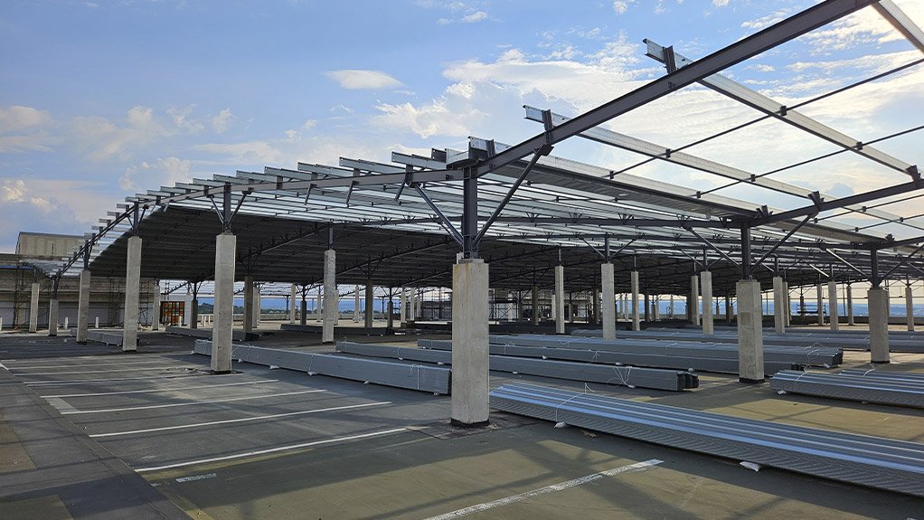 Installation of the structural steel elements continues on the rooftop parking on Level 7 at Fourways Mall