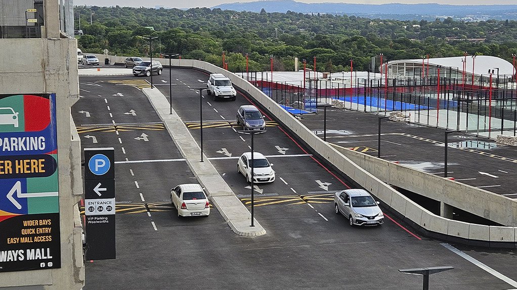 Rehabilitation of the 8 000 m² access ring road was included in the scope of the project