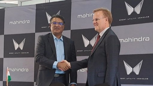 Mahindra South Africa CEO Rajesh Gupta and IDC industry planning unit head Rian Coetzee