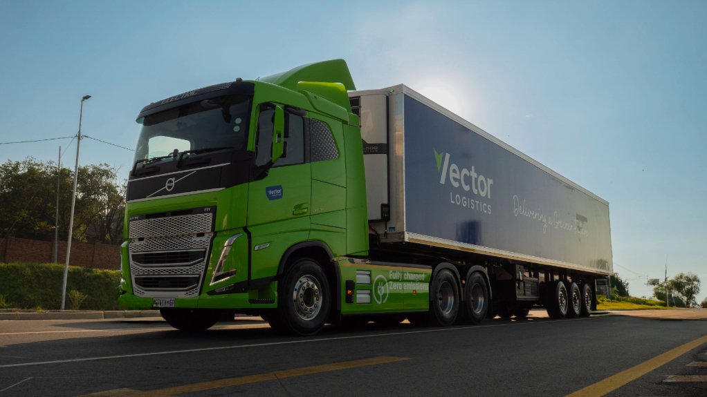 Vector Logistics acquires its first two fully electric trucks – from tractor to trailer