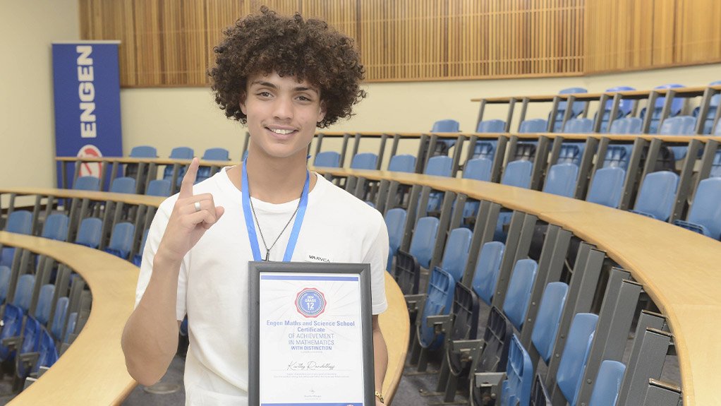 Mitchell’s Plain top learner awarded a full bursary to follow his dreams