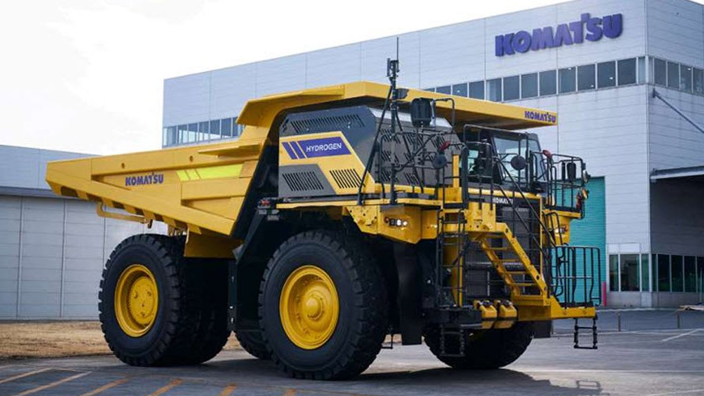 GREEN KOMATSU HAULER Serving as the base for the concept mining haul truck is a Komatsu HD785 92 t haul truck, equipped with a hydrogen combustion engine, and a 700 bar hydrogen tank system that is seen here mounted on a platform beside the operator’s cab