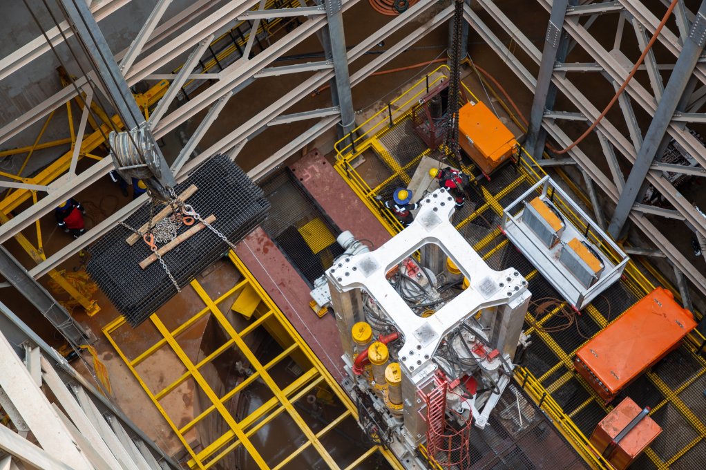 Hoisting of a raisebore machine at Platreef