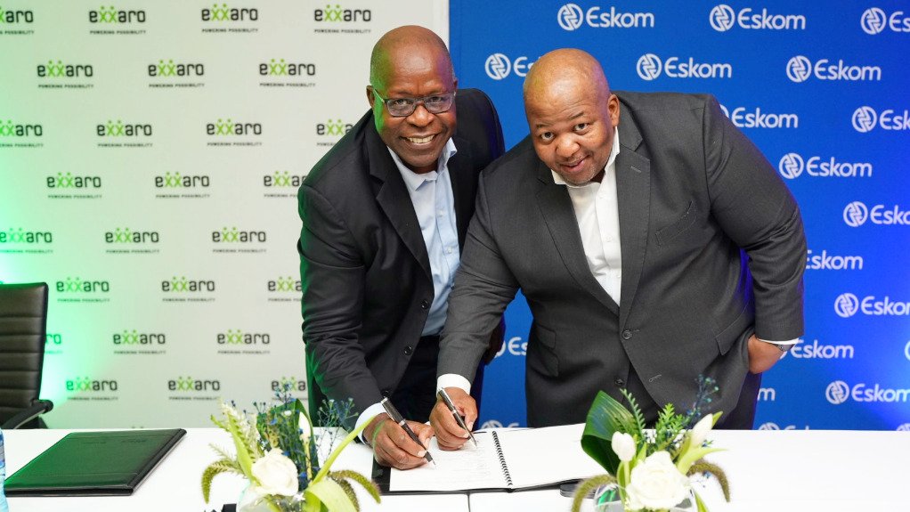 Exxaro CEO Ben Magara and Eskom CEO Dan Marokane sign MoU to collaborate on coal emissions