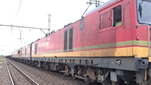 A four-locomotive train hauls 160 empty wagons on Transnet’s GFB Flow route during the February 2025 test. 