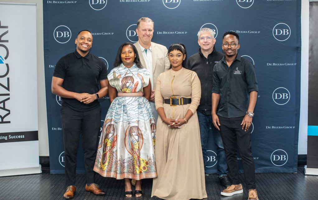 In the back, from left to right: De Beers product planning and delivery senior VP James Kirby; Raizcorp CEO Allon Raiz In the front, from left to right: Axel & Co. CEO Axolisiwe Mbontsi; House of Lemba Designs CEO Bernice Dickson; Elegânté founder and MD Noxolo Mseleku; and Shine Jewellery & Accessories CEO Johannes Matthews