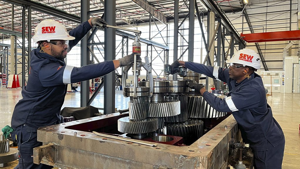 Image of SEW-EURODRIVE technicians repairing an industrial gearbox 