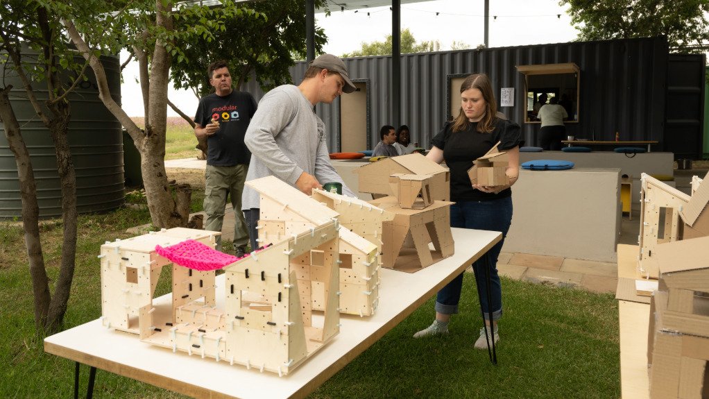 The above image depicts models made by the students that participated in the RAW Modular workshop