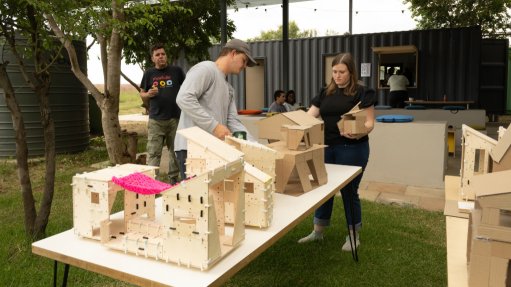 The above image depicts models made by the students that participated in the RAW Modular workshop 