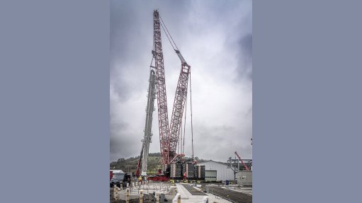 An image of the Cap2U plant’s absorber column being erected