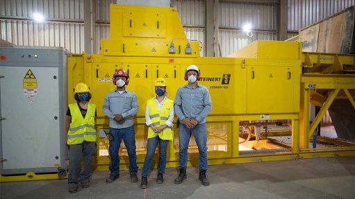 STEINERT KSS | XT CLI, equipped with four sensors (Transmission X-ray, color, 3D laser, magnetic induction).
