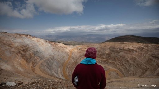 Peru’s emergency mining ban to cost $200m in lost gold output