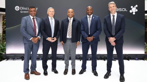 Electricity and Energy Minister Dr Kgosientsho Ramokgopa (centre) at the launch of Ampli Energy, flanked by (from left to right) Sarushen Pillay, Adrian Gore, Simon Baloyi and Andre Nepgen