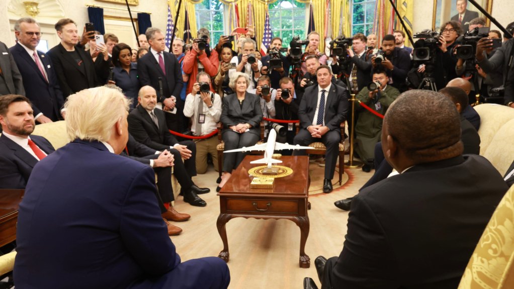 President Cyril Ramaphosa in the Oval Office with US President Donald Trump