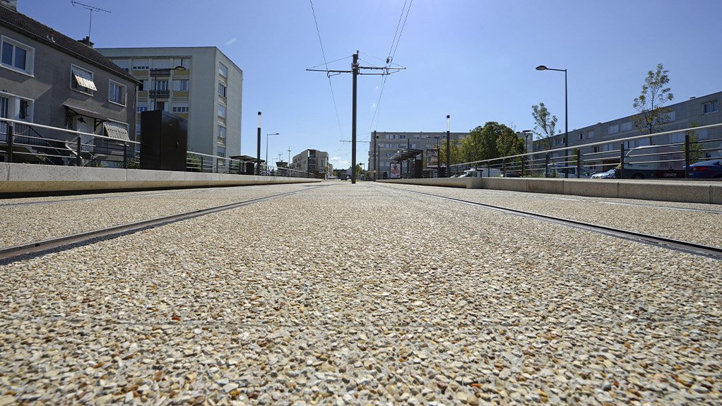 Built to last, exposed aggregate delivers a hard-wearing finish that stands up to the demands of roads and transport infrastructure