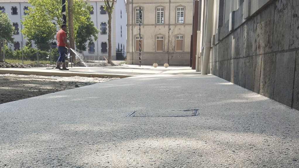 Durable and textured, exposed aggregate provides a safe non-slip surface ideal for high-traffic public spaces