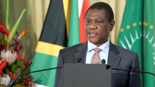 Image of Paul Mashatile