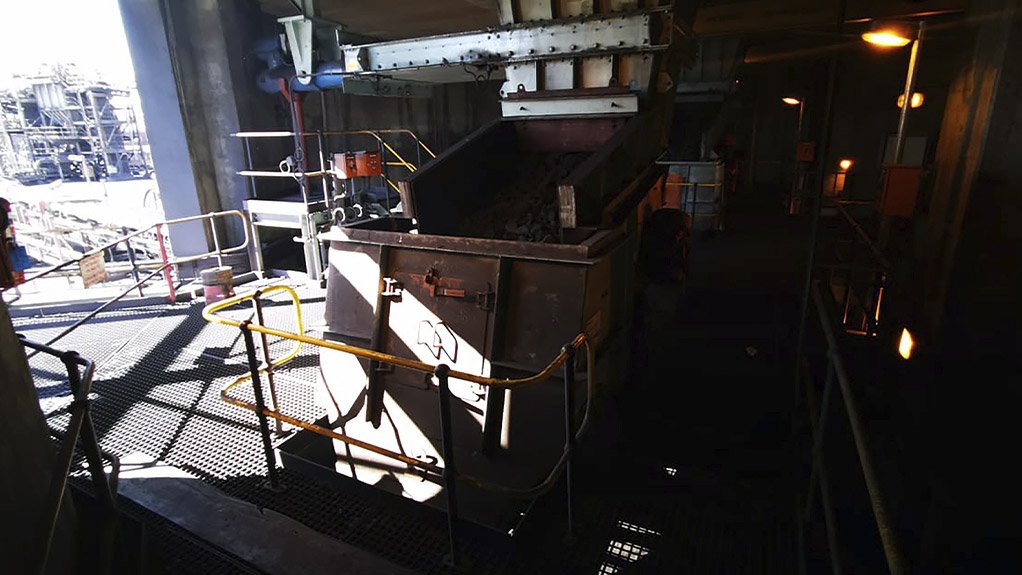 Tailored by Weba Chute Systems, this silo-to-conveyor transfer chute ensures efficient, dust-controlled material handling for optimal performance