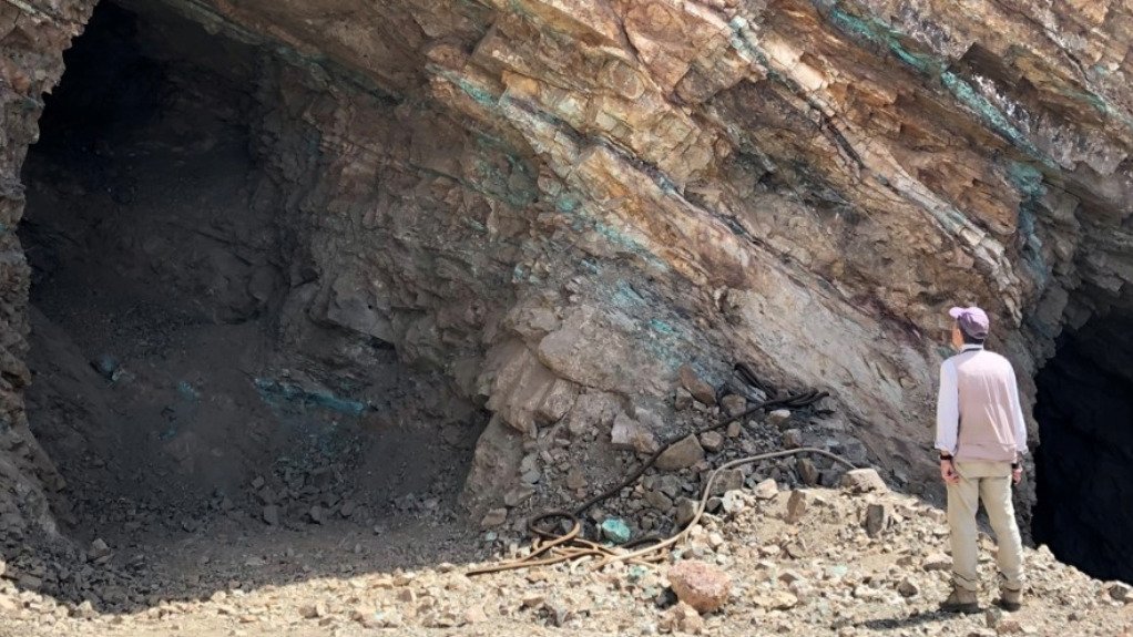 A generic image of exposed copper rocks