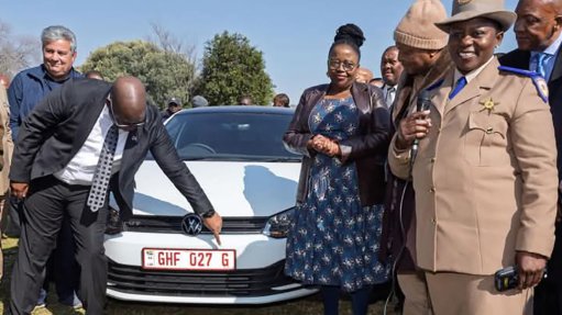 Gauteng Premier Panyaza Lesufi, Diale-Tlabela and dignitaries show new red-lettered government number plates