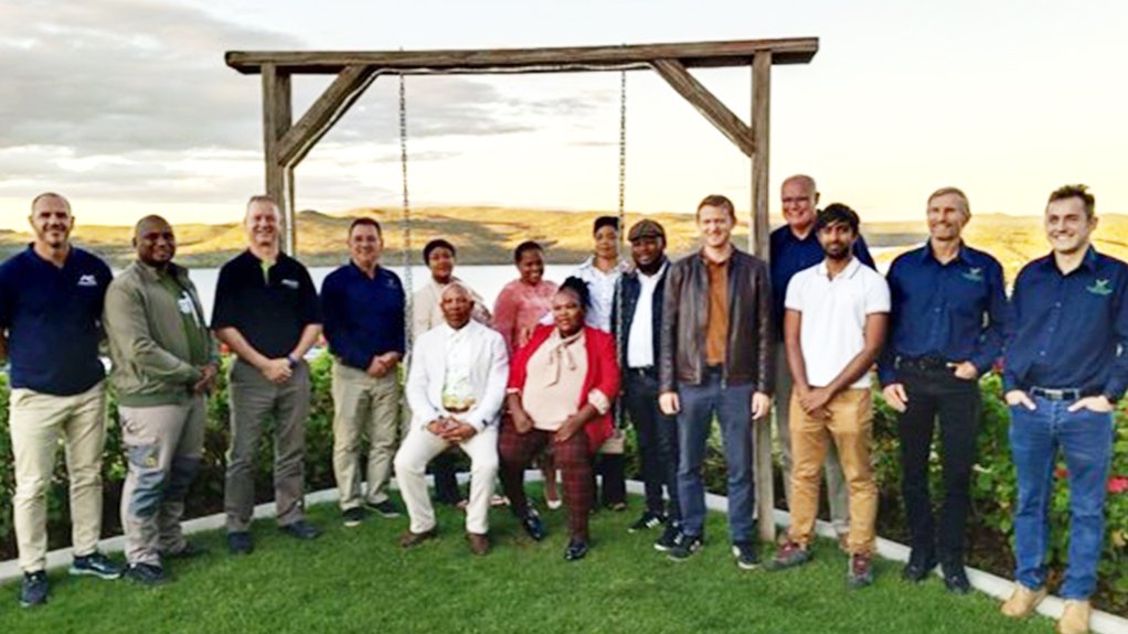 Hive Hydrogen and Crossroads development team with Mayor of Renosterberg and project team.
