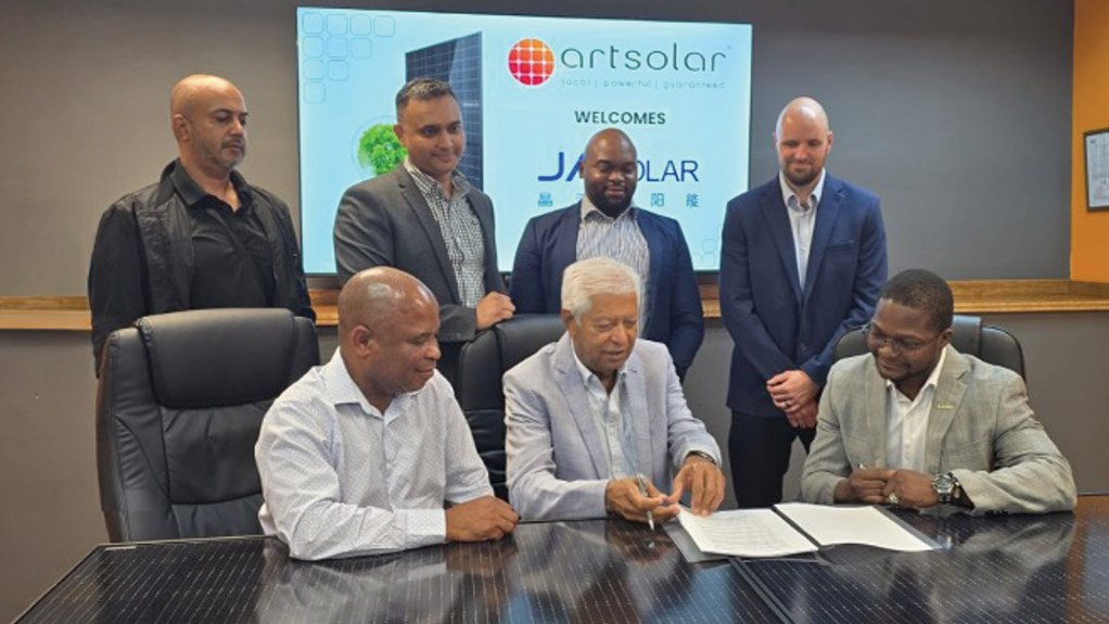 SOLAR SOLUTIONS
The ARTSolar and JA Solar team (standing, left to right):
Pravir Seevnarayan, Viren Gosai, Siphiwe Shongwe, Daniel Pasker
(seated, left to right): Nhlanhla Zondo, Eshu Seevnarayan, Hadyr Koumakpai