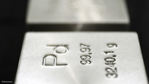 Platinum surges, palladium lags on narrow demand profile