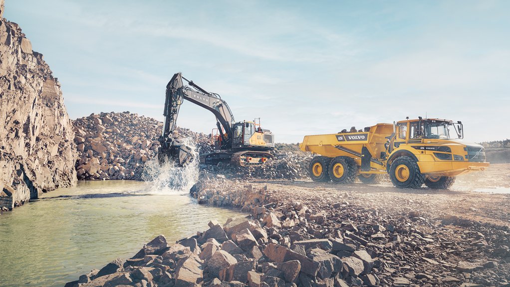 SHINY NEW
Babcock Africa unveiled its new range of Volvo dumpr trucks and excavators to the South African market in early June 2025