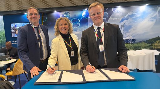KfW directors, Stefan Hediger and Conny Tittman, and IDC Industry Planning and Project Development acting divisional executive Rian Coetzee