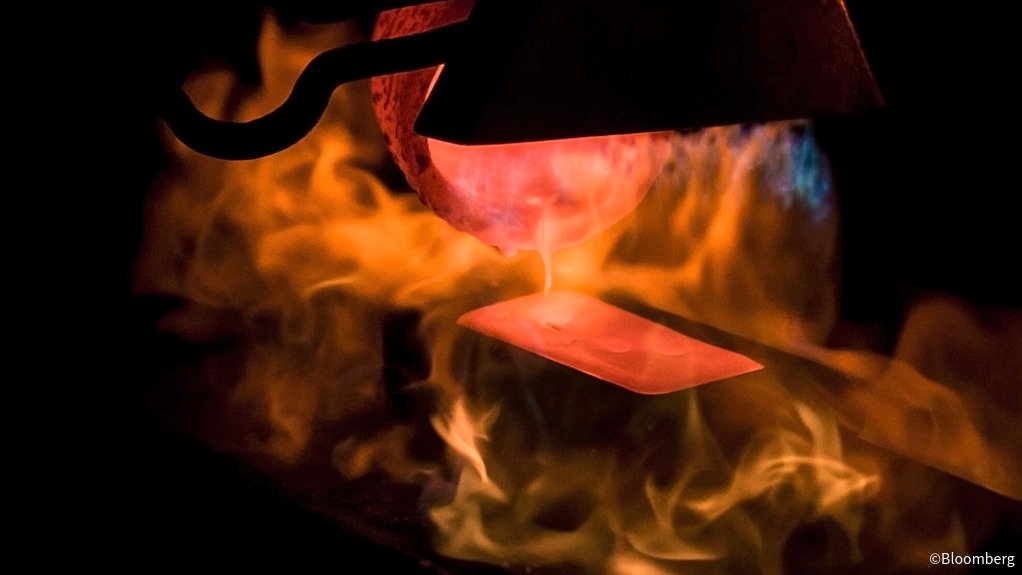 Gold edges higher after Fed’s inflation warning triggers decline