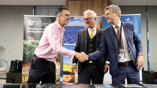 At the signing ceremony, which took place at Globeleq’s office in Cape Town, are (from left to right) Globeleq CEO Jonathan Hoffman, Norfund Investment Director Øystein Øyehaug, and Globeleq MD for business development and head of East Africa Edouard Wenseleers. 
