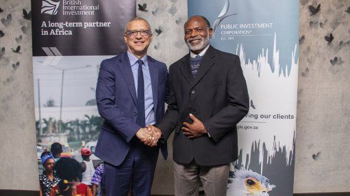 An image of BII CEO Leslie Maasdorp and PIC outgoing CEO Abel Sithole at the signing of an MoU 