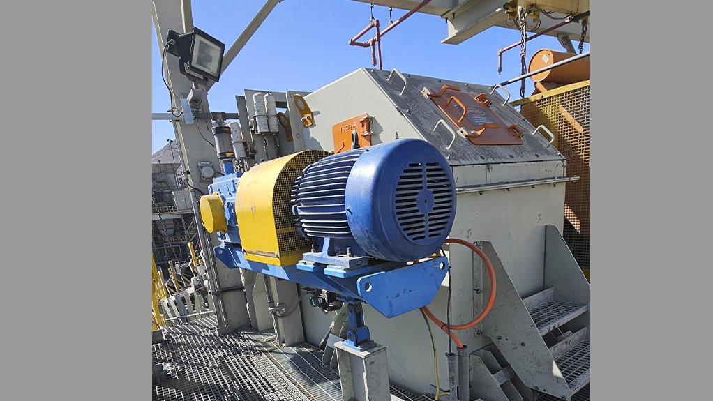 The custom-engineered Weba Chute installed at the Saudi mine was designed to manage challenging material flow and eliminate frequent blockages caused by the previous system