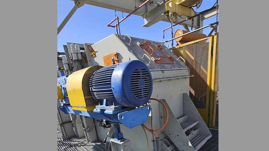 A view of the newly installed Weba Chute feeding material into the surge bin. The chute’s optimised design includes an effective bypass function and improved flow control