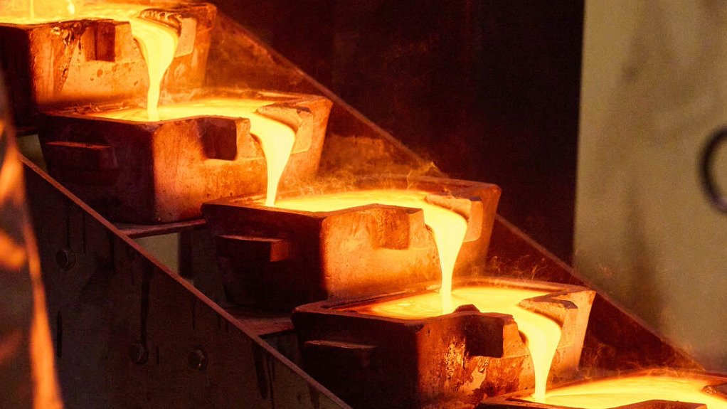 B2Gold pours first gold at Goose mine
