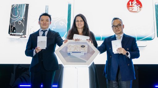 Huawei representatives and SADV’s Managing Executive Venita Engelbrecht Launching iFTTR OptiXstar F50 series